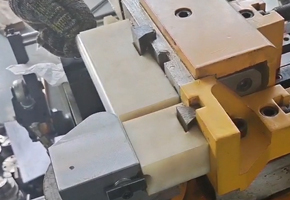  鋁材門把手折彎?rùn)C(jī)