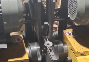 全自動(dòng)上料倒角機(jī)